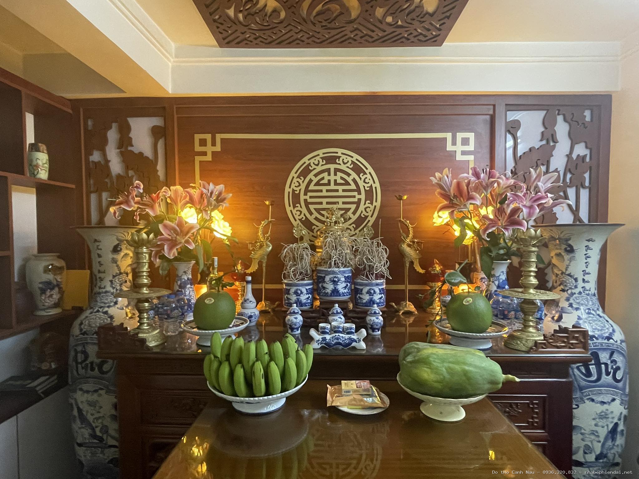 Phòng thờ gỗ gõ vân mây Cát Tường - Kho bàn thờ hiện đại